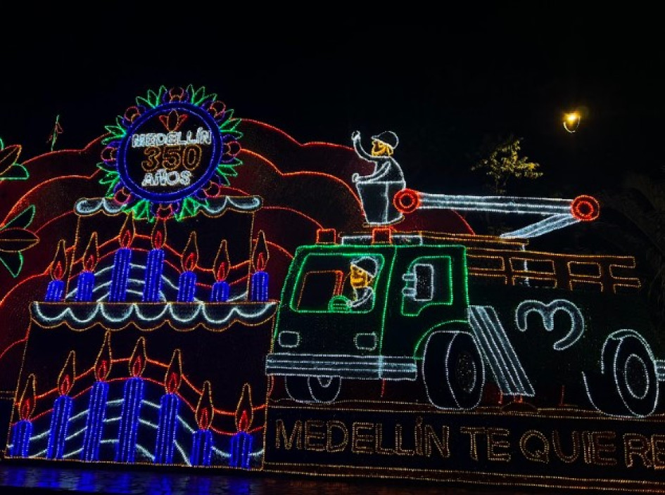 En Medellín celebran sus 350 años de historia con su tradicional alumbrado navideño, que atrae cada diciembre a miles de turistas.