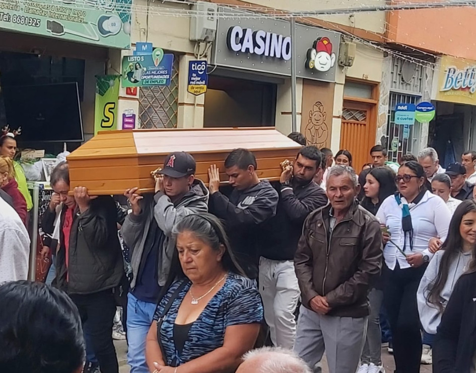 Sergio Andrés Montoya Gálvez, de 27 años, perdió la vida la semana pasada en moto, entre Manizales y Neira. El viernes se dio su despedida.