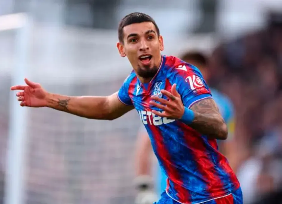 Daniel Muñoz, lateral derecho colombiano del Crystal Palace, lleva 3 goles en la presente Premier League.