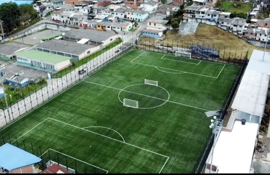 El estadio municipal ahora tiene césped sintético, luego de cerca de 100 años de cancha de arena.
