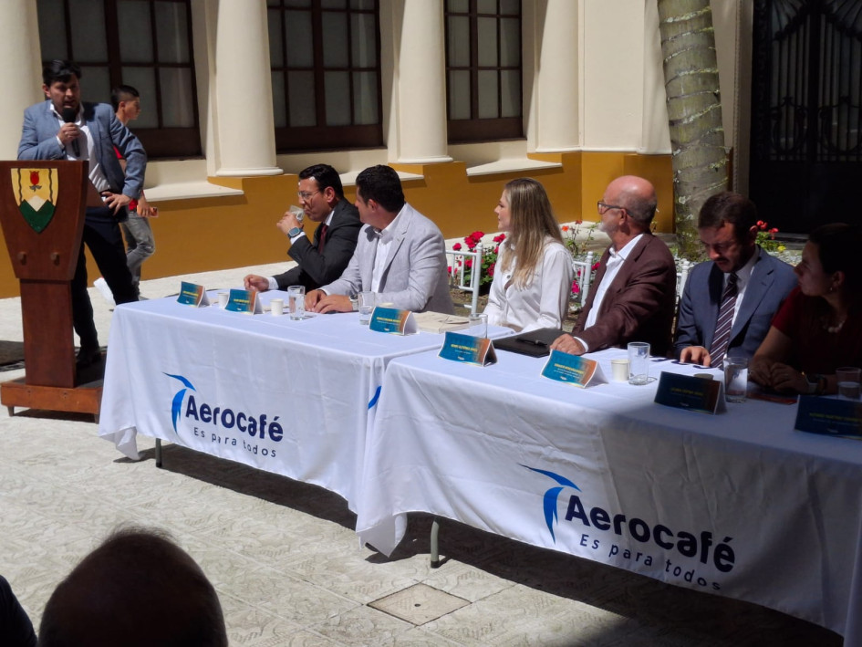 El acto de la firma oficial de adjudicación de las obras de Aerocafé se llevó a cabo este martes en la Gobernación de Caldas, en Manizales.