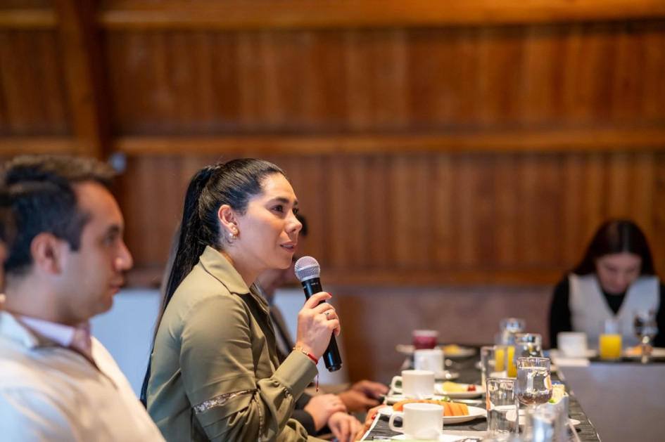 La ministra TIC, Carina Murcia Yela, presentó el canal de Whatsapp 'Cero Bullying'. 