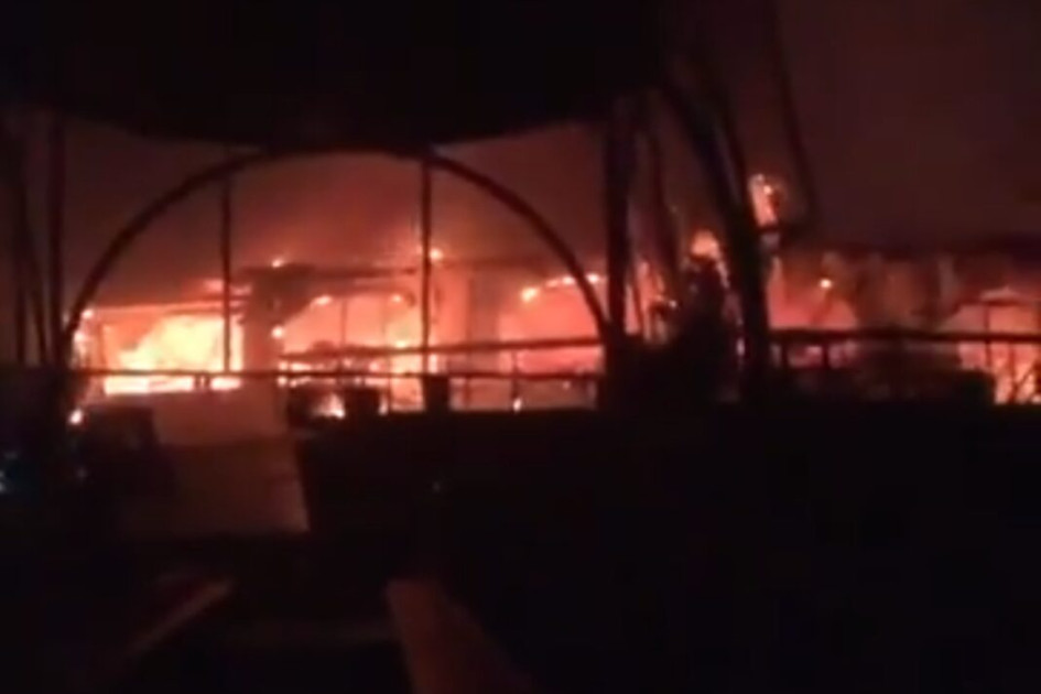 El incendio se registró en un sitio turístico atractivo por esta época en India.