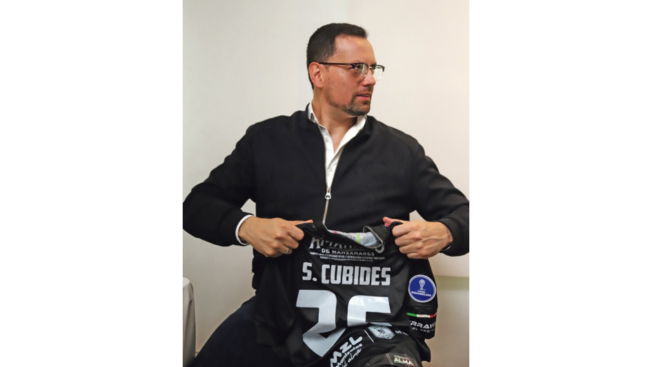 Muy juicioso estuvo esperando el sábado 6 de diciembre el exgobernador de Caldas Luis Carlos Velásquez al precandidato presidencial Juan Carlos Pinzón.