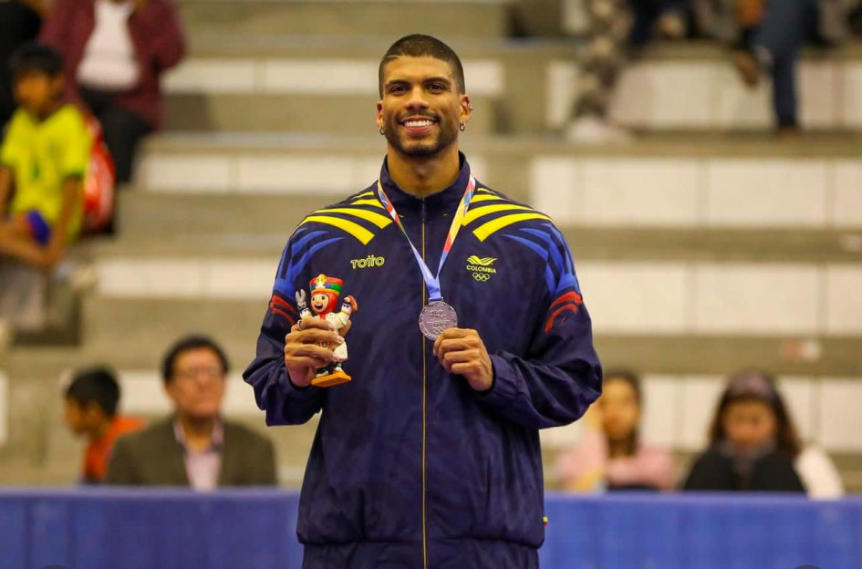 Rubén Henao, karateca de Caldas, ganó plata en kumite masculino -82 kg de los Juegos Bolivarianos 2025.