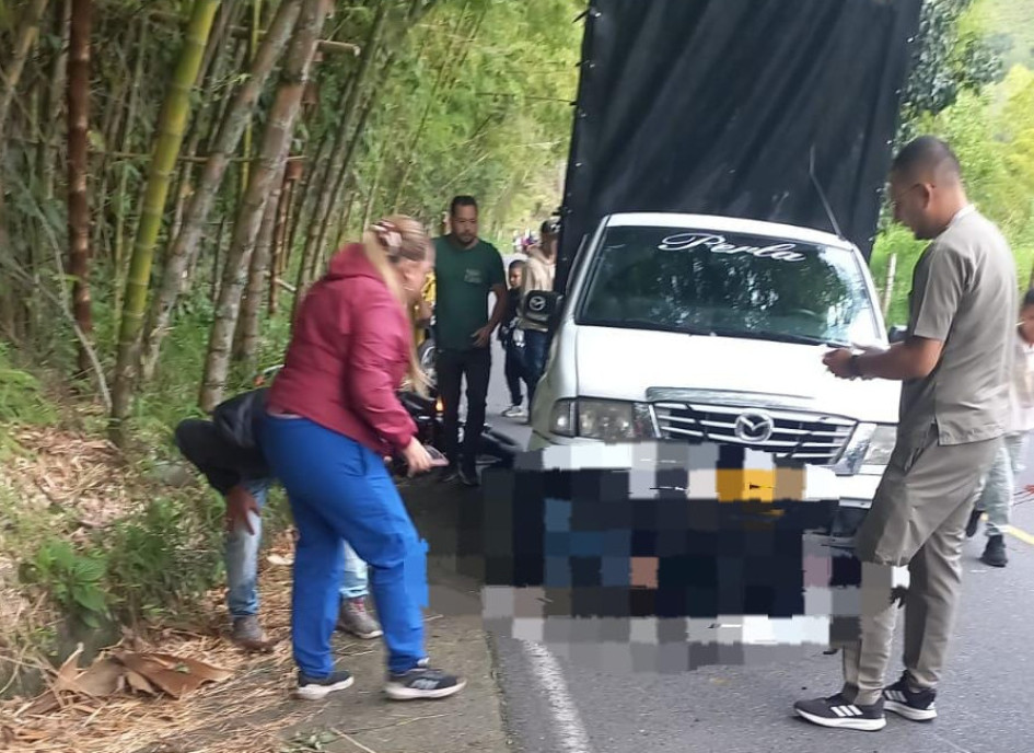 El motociclista, aún sin identificar, murió de manera instantánea.