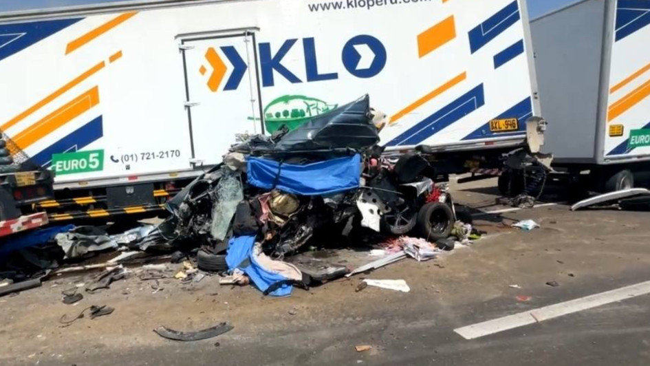 un choque múltiple en la carretera Panamericana Norte, en la región de Áncash, en el norte de Perú,