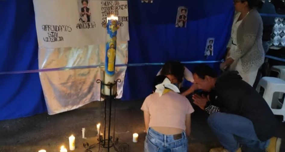 La comunidad de San Sebastián realizó una velatón en memoria de Antonella.