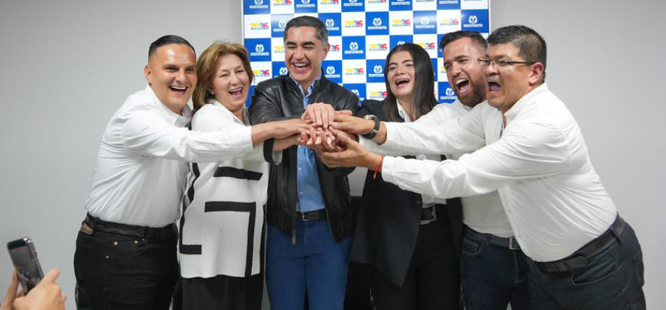 Los candidatos del Partido ASI asistieron juntos a inscribir sus candidaturas.