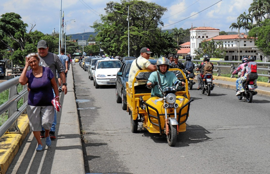 El cruce desde Colombia hacia Venezuela por el puente Simón Bolívar permanece en normalidad. 