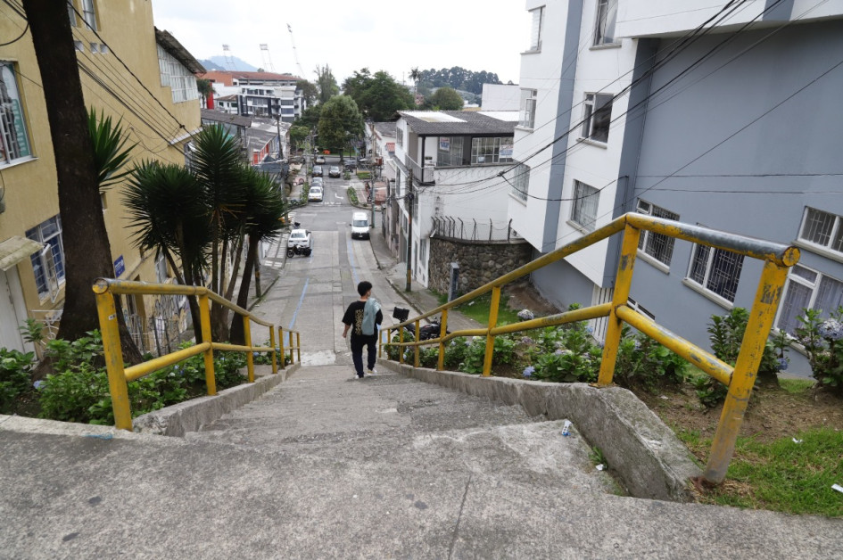 Las escaleras eléctricas entre la carrera 24A y 23A regresaron al proyecto de bulevares de La Estrella, en Manizales. La Alcaldía tramita la licitación y espera iniciar obras después de la Feria del 2026. Cinco comerciantes dan su opinión.