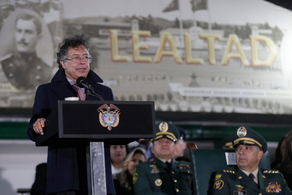 "La ventaja aérea la tiene el narcotráfico que puede comprar eso (los drones) en efectivo y por miles", lamentó este lunes (30 de diciembre) el presidente Gustavo Petro.