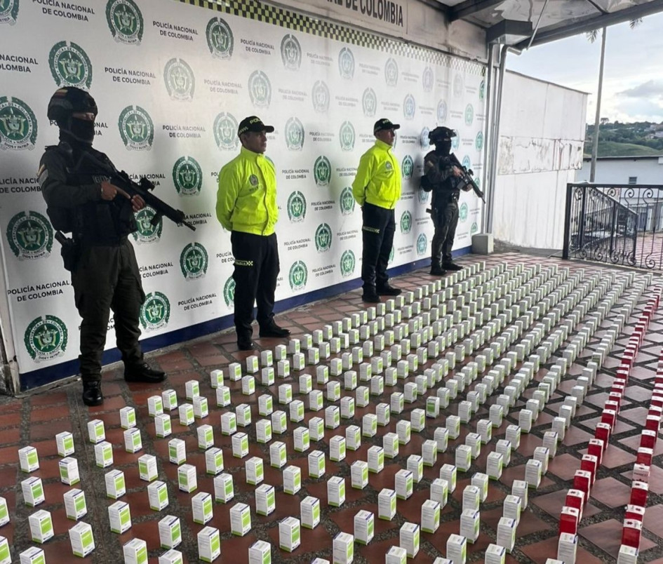 Golpe a la red criminal La Cordillera en el Eje Cafetero. El Bloque de Búsqueda incautó 531 frascos de ketamina destinados a la producción de tusi.