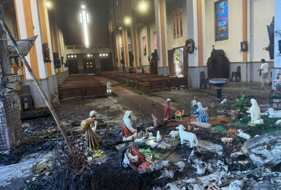 Así quedó por dentro la parroquia Nuestra Señora de la Valvanera, en Pereira, luego del incendio que se presentó en la zona donde está ubicado el pesebre.