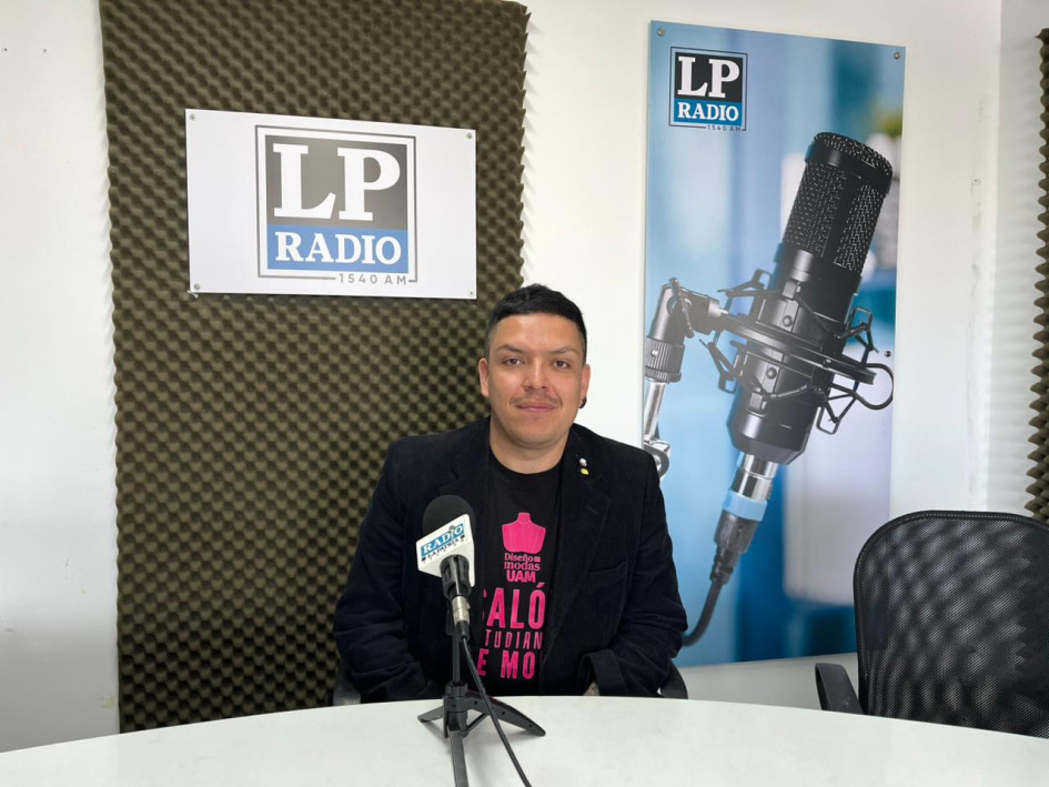  Jose López, docente del programa de Diseño de Modas de la Universidad Autónoma de Manizales y organizador del Salón Estudiantil de Moda. 