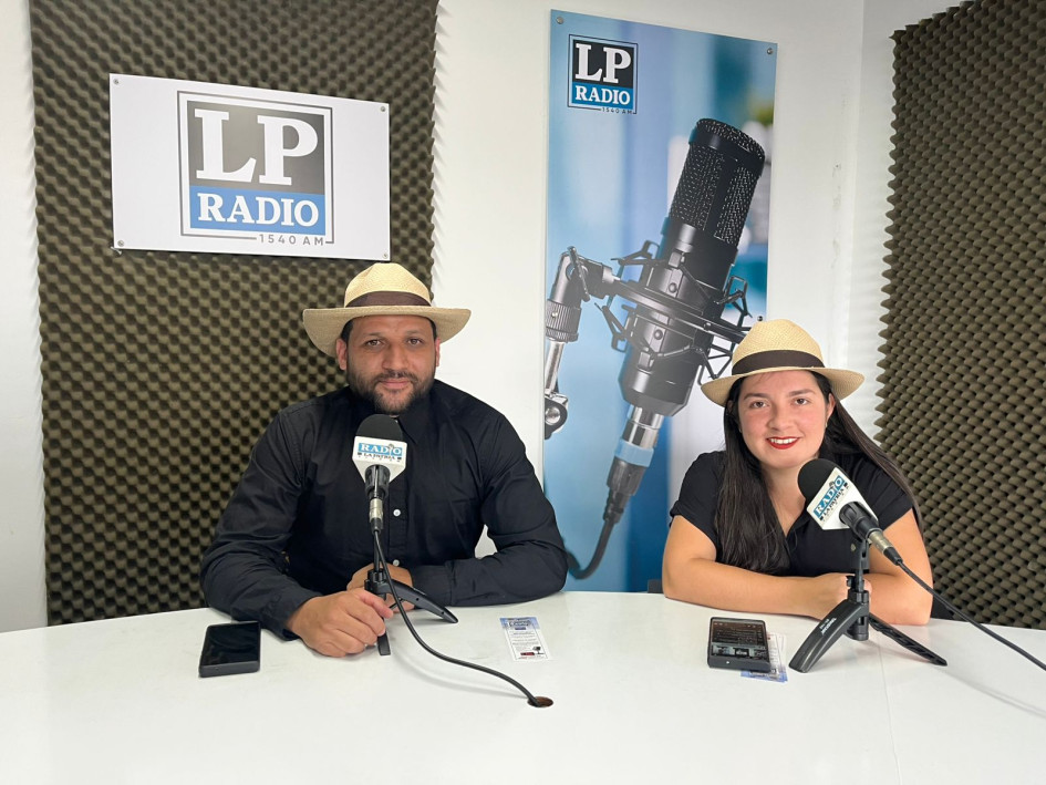  Diego Wilson Morales, conocido artísticamente como Calabazo Cuenteros y la trovadora Leidy Mejía