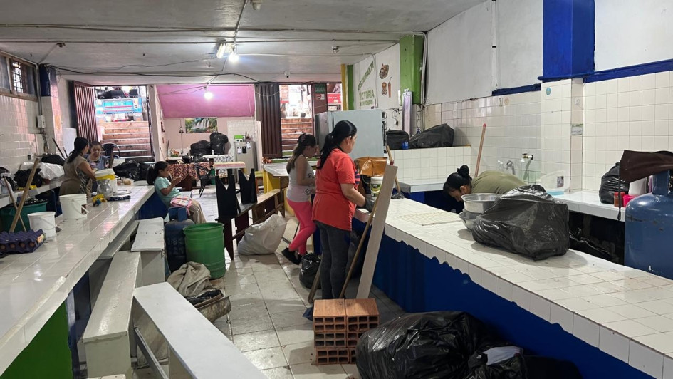 Comerciantes de una plaza de mercado en Caldas se unieron con obras para revivir los seis locales donde han vendido comidas, tras una orden de cierre.