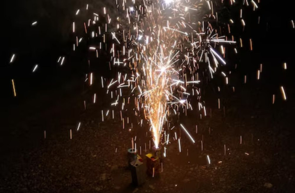 La mujer de 47 años sufrió quemaduras de primer grado en la palma de la mano