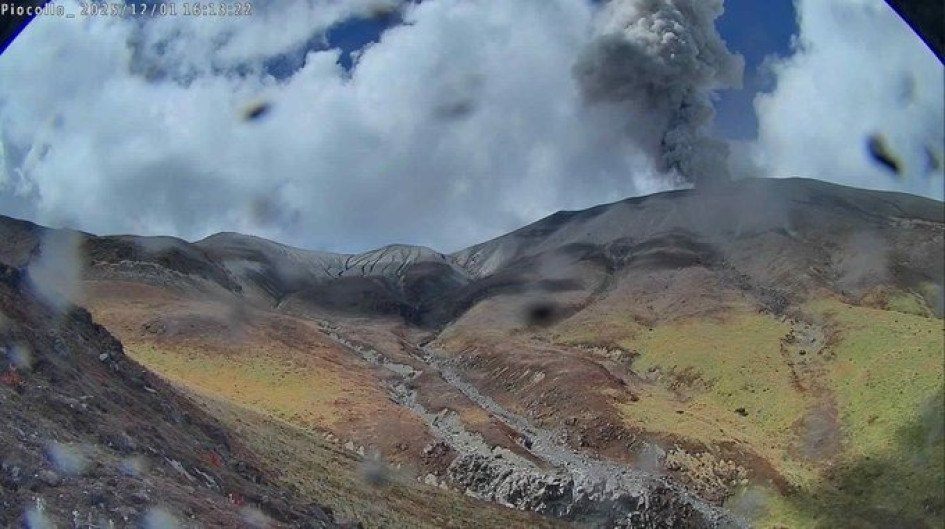 la columna fue registrada por una de las cámaras de control instaladas en la zona