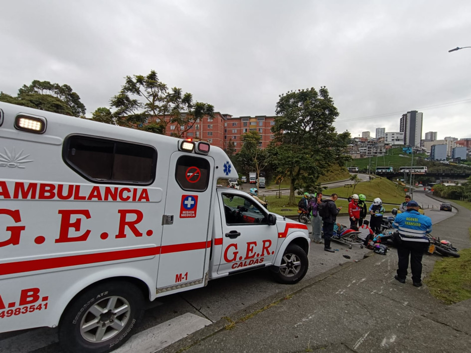 Andrés Felipe, de 30 años, estaba tendido en la vía pública, consciente, alerta y orientado, sin evidencia de trauma en cabeza.