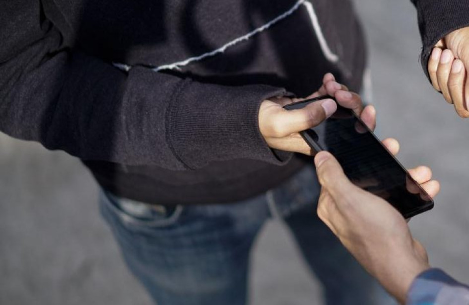 Ambos atendieron la diligencia de manera virtual y no aceptaron los cargos. Los identificaron, en el caso de los menores, por cámaras de seguridad. En el de los adultos, por reconocimientos fotográficos.