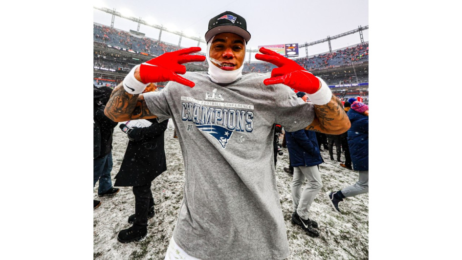 Christian González celebra la victoria y la clasificación.