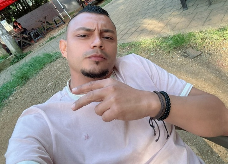 Cristian era ingeniero biomédico, locutor y docente.