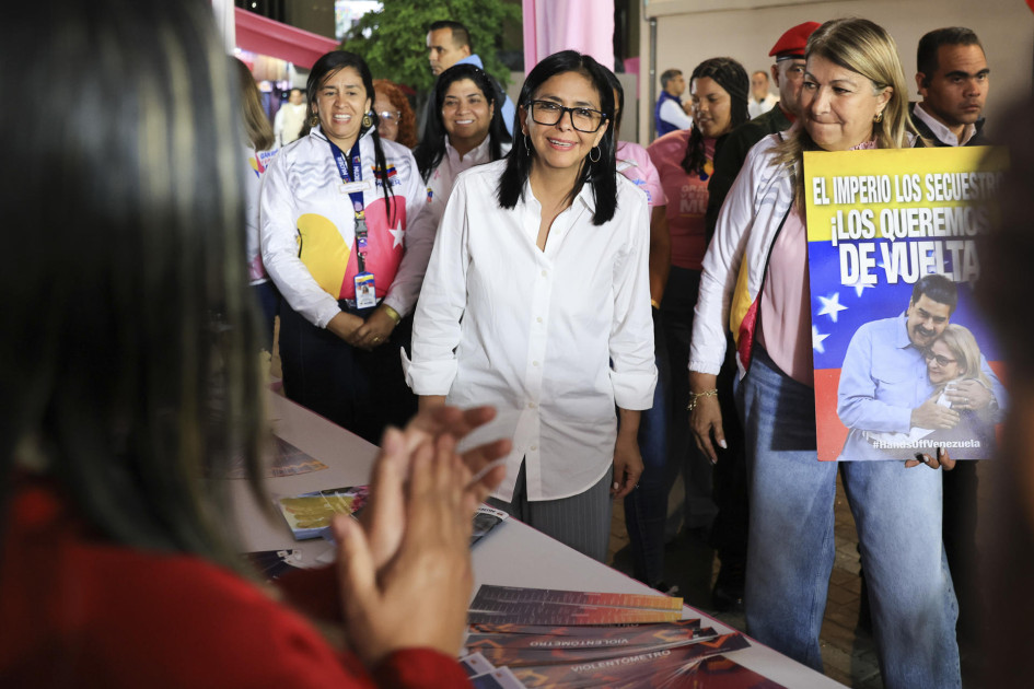 Fotografía cedida por el Palacio de Miraflores de la presidenta encargada de Venezuela, Delcy Rodriguez, en un acto de gobierno, en Caracas (Venezuela).