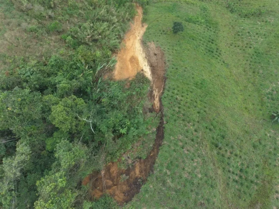El Ideam declaró alerta por deslizamientos en los 14 municipios de Risaralda. Pereira, Santa Rosa y Pueblo Rico, en nivel rojo. Vigilan ríos Cauca y Otún.