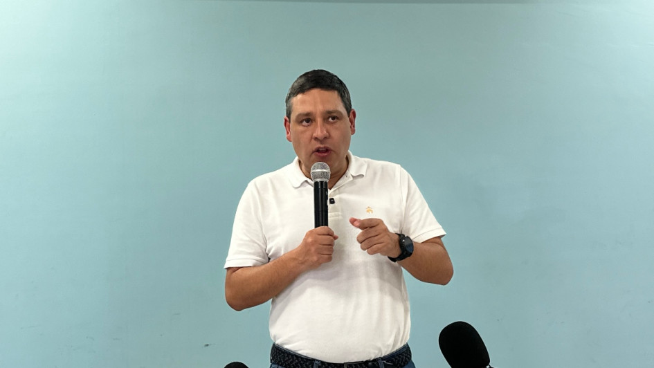El candidato presidencial Mauricio Lizcano inició su gira nacional por La Dorada (Caldas), donde propuso el dragado del río Magdalena para impulsar la productividad de la región.