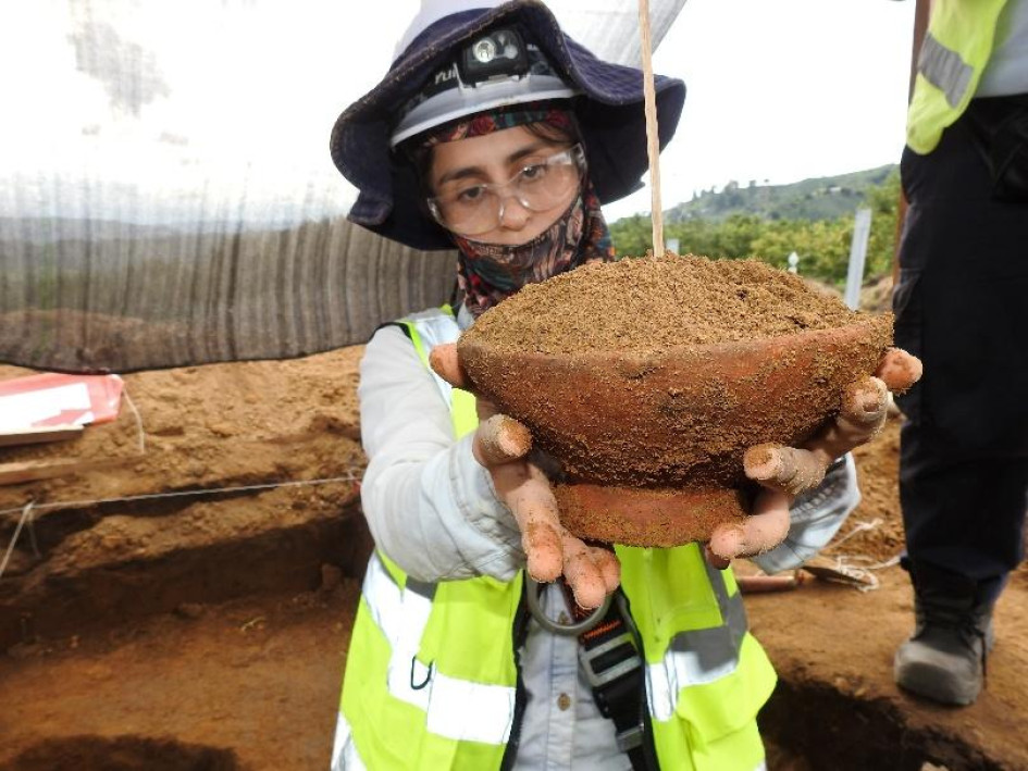 Iván Espitia Prieto y Mariana Duque Franco son los arqueólogos de campo del proyecto