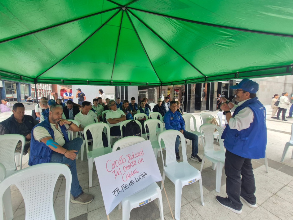 Defensores públicos de Caldas se unen a la protesta nacional por dificultades laborales como falta de pago de honorarios y recorte presupuestal.
