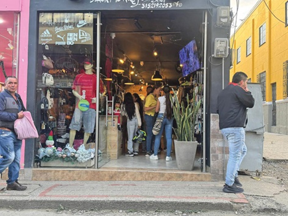El comercio local en época navideña y fin de año tuvo buena afluencia de clientes, no solo en los almacenes de juguetes, también en los de ropa y de calzado.