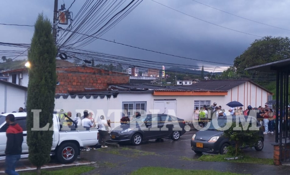 La víctima intentó huir, pero las lesiones fueron fatales y murió en el sitio.