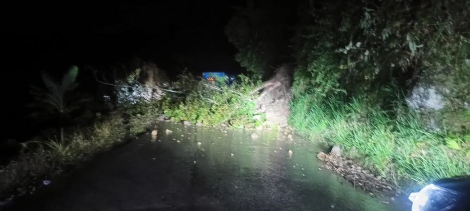 La vía Manzanares-Petaqueros amaneció cerrada este 6 de enero por un derrumbe ocasionado por las lluvias recientes en la zona.