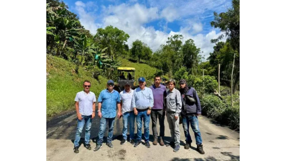 La Gobernación de Risaralda acelera trabajos de rehabilitación en la vía Remolinos–Belén–Mistrató, con apoyo de la comunidad.