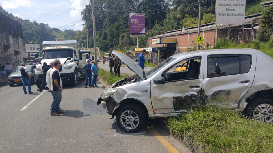 Así quedó el vehículo luego de la colisión que se presentó cerca del sector de la antigua Playita.