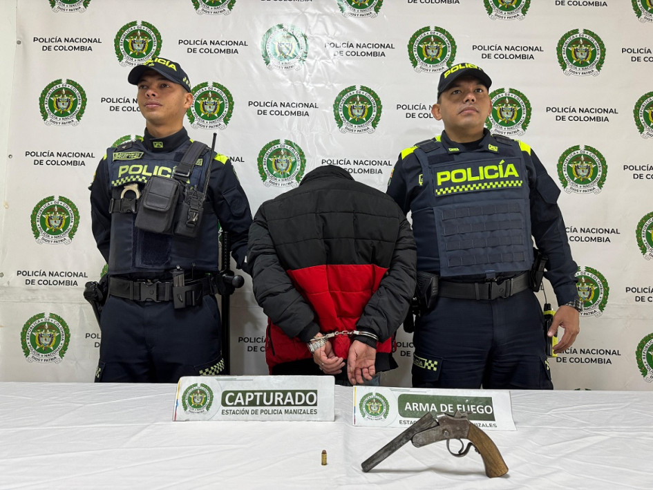 El capturado, de 28 años, escondía un arma de fuego hechiza, con un cartucho.