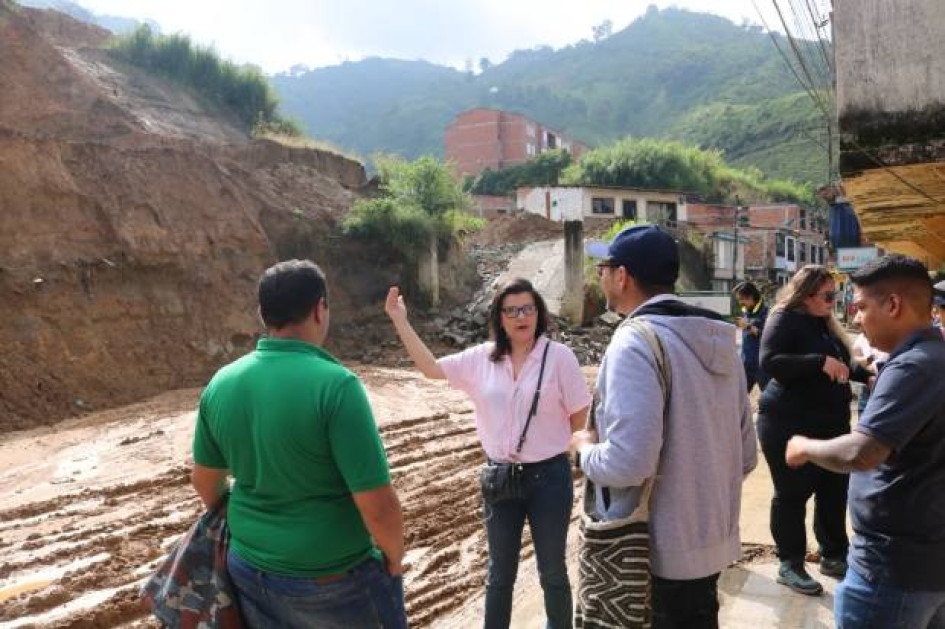 Fotos I Facebook alcaldías I LAPATRIA  Avanza gestión para continuar con la obra de reestructuración del derrumbe en los barrios. Alertan por podas que afectan redes eléctricas. Solicitan Equipos Básicos en Salud y más noticias caldenses.