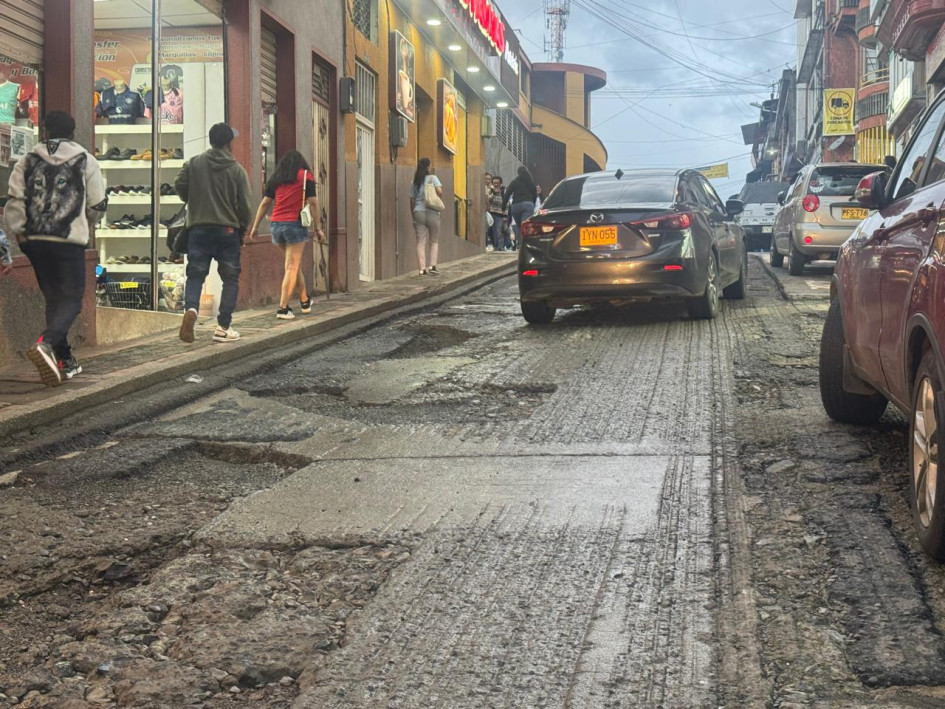 Ante la impaciencia de la ciudadanía, la Alcaldía anunció que pronto se reiniciarán las labores de mantenimiento en las vías del Centro Histórico del municipio.