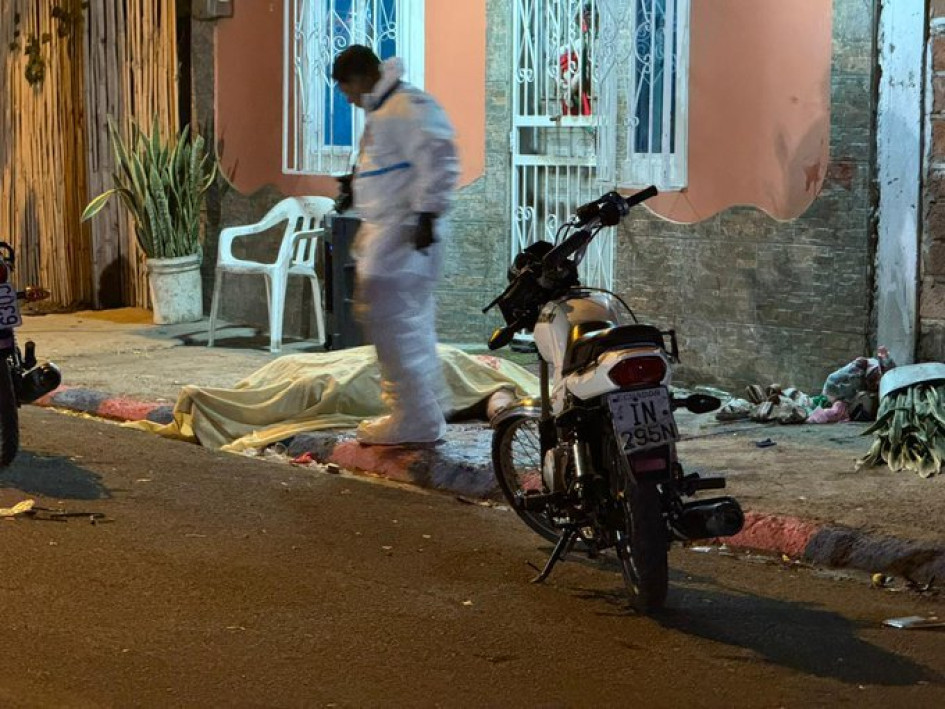 La niña era hija de una mujer de 28 años y embarazada de 8 meses, que también había quedado herida en el ataque y que murió en una casa de salud