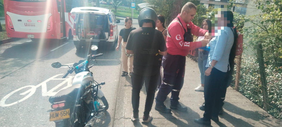 Integrantes del GER atendieron a la lesionada, que presentó golpes y raspaduras leves.