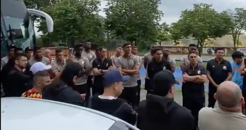 Los hinchas del Deportivo Pereira les piden a los jugadores, disciplina, compromiso y amor por la camiseta para jugar todo el torneo. 