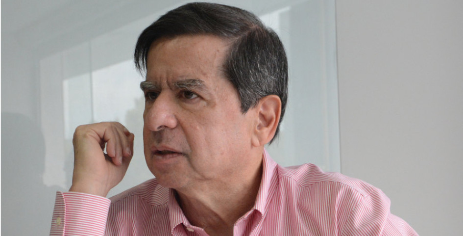 Juan Fernando Cristo es abogado de la Universidad de los Andes, fue ministro del Interior en dos ocasiones, cónsul en Caracas (Venezuela), viceministro de relaciones exteriores y embajador en Grecia.