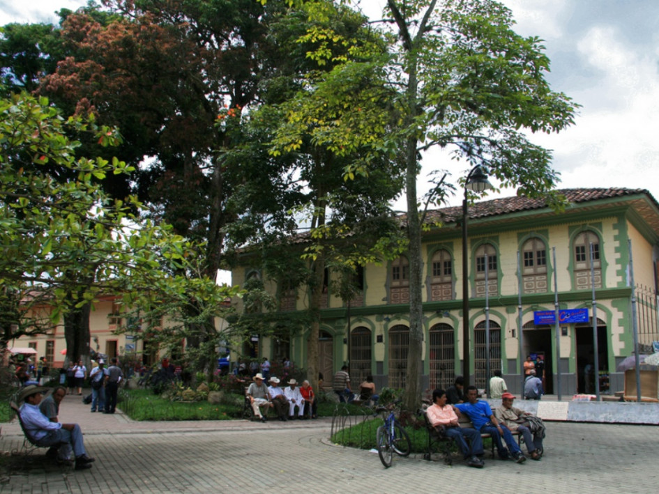 Luego de 31 años de consumo, “Grande” reconstruyó su vida y hoy es parte del paisaje urbano del pueblo.