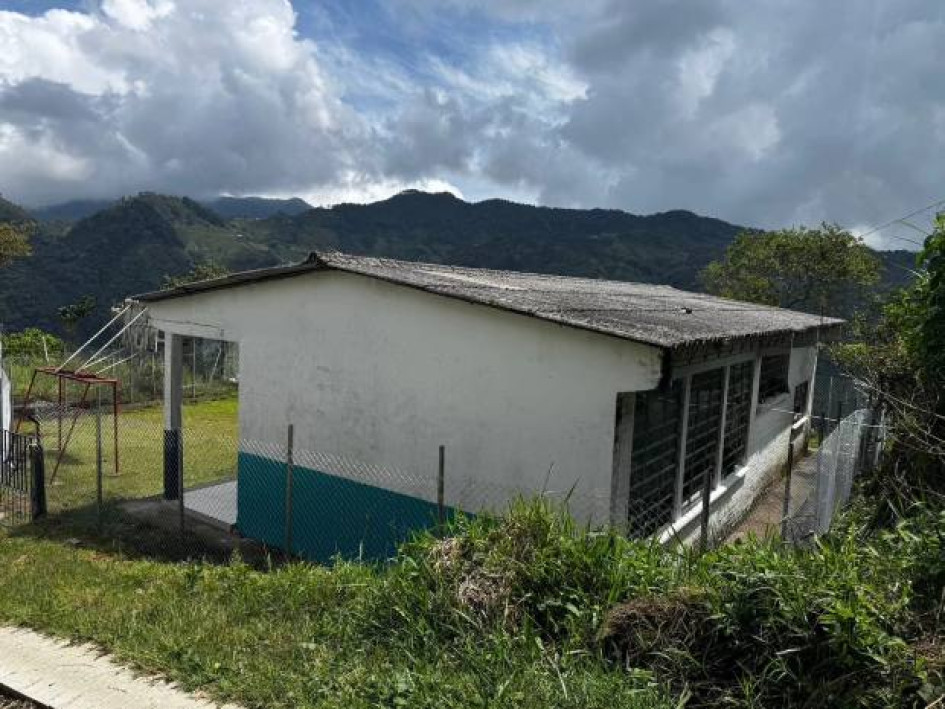 Fotos e imagen I Tomadas de Facebook de alcaldías I LA PATRIA  Un resumen de noticias por poblaciones caldenses da cuenta de obras en infraestructura educativa, en vías clave y en escenarios deportivos, entre otras.