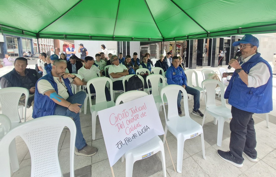 Durante el lunes, los defensores públicos cesaron actividades en protesta por el recorte presupuestal, el que desmintió el Gobierno Nacional.
