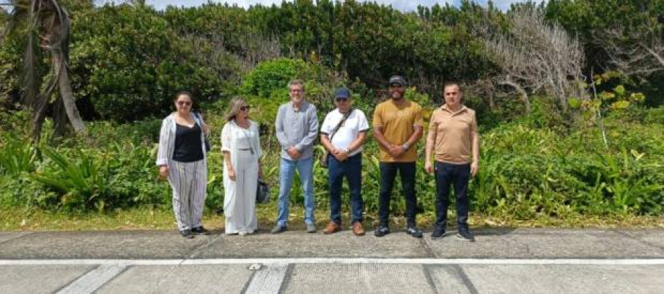 Foto I Cortesía U. de Caldas I LA PATRIA  Funcionarios de la Universidad de Caldas y el Infotep, acompañados por el Minsiterio de Educación, firmaron de manera oficial para la adquisición del predio insular.