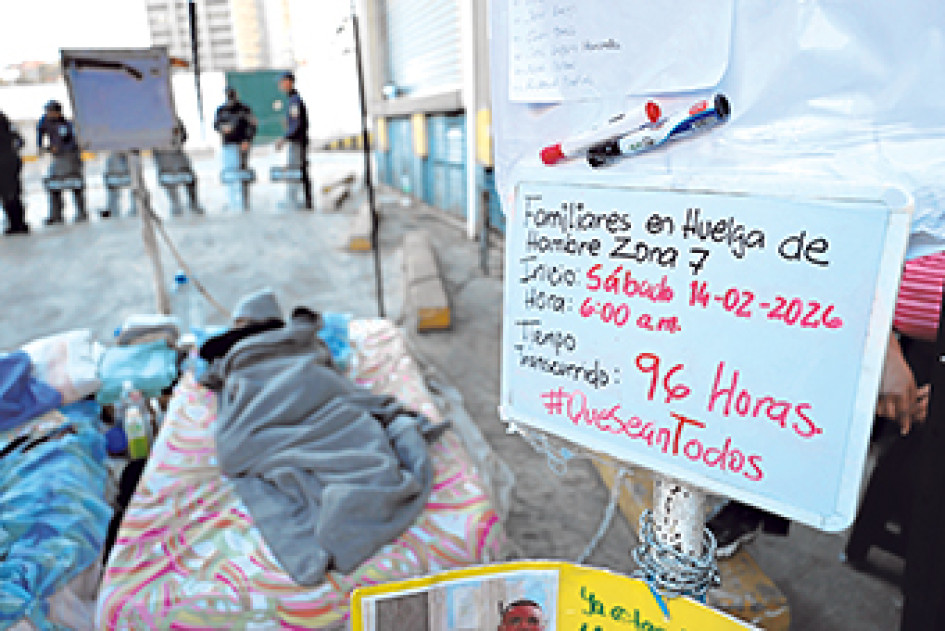 Foto | EFE | LA PATRIA  Un grupo de familiares de presos políticos en Venezuela, que ya cumplen más de 100 horas en huelga de hambre, exigieron al presidente del Parlamento, el chavista Jorge Rodríguez, que cumpla con su promesa de que "todos" estos detenidos serían liberados una vez se aprobara la ley de amnistía, que fue aplazada al haber diferencias en un artículo.