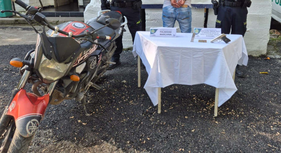 Fotos| LA PATRIA  La motocicleta, modelo 2016, presentaba irregularidades en su placa, configurándose el delito de falsedad marcaria.